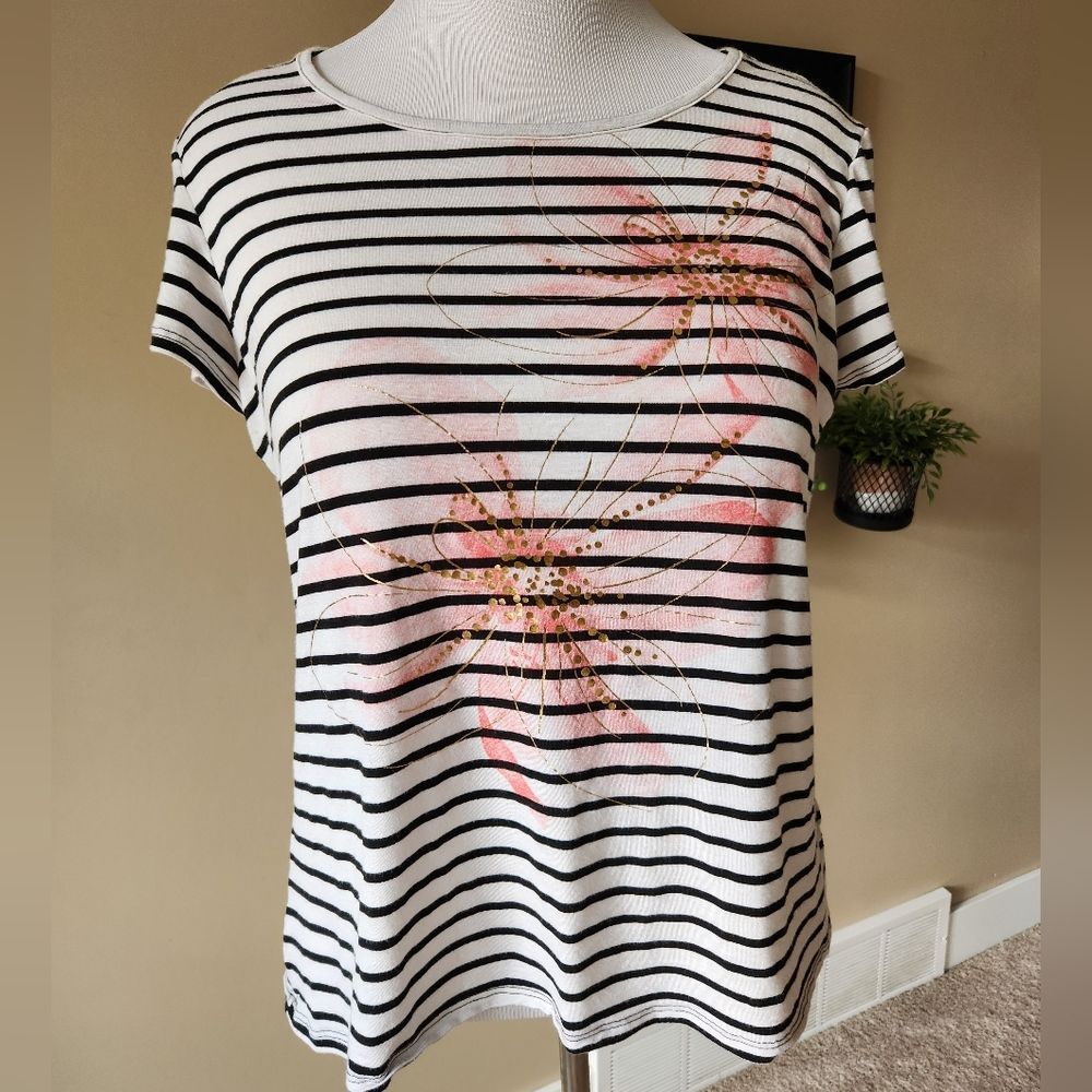 Black white stripped tee with floral design element size large L